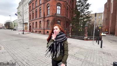 পাবলিক পিক: সুন্দর মেয়ে একটি আইফোন জন্য fucked পায় এবং তার ভগ মধ্যে কাম পায়. ক্লিওমডেল